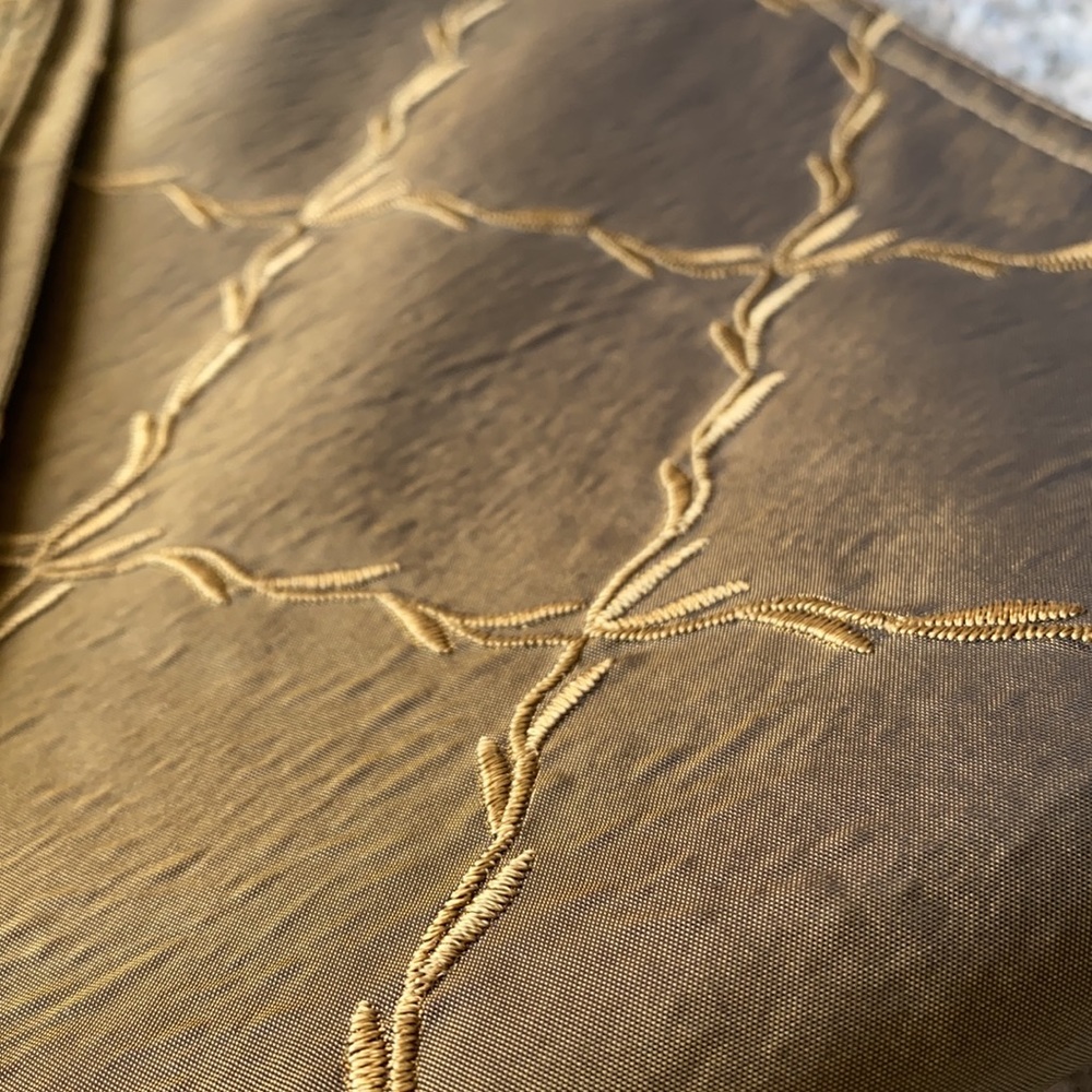 Table Runner - Picture 5 of 9